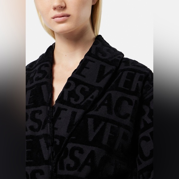 I ♡ BAROQUE BATHROBE LIKE NEW 1 AVAILABLE MEDIUM UNISEX - Picture 3 of 11